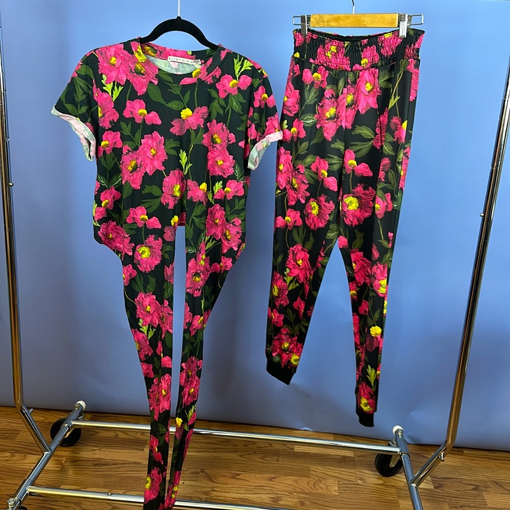 Floral print, matching designer set!